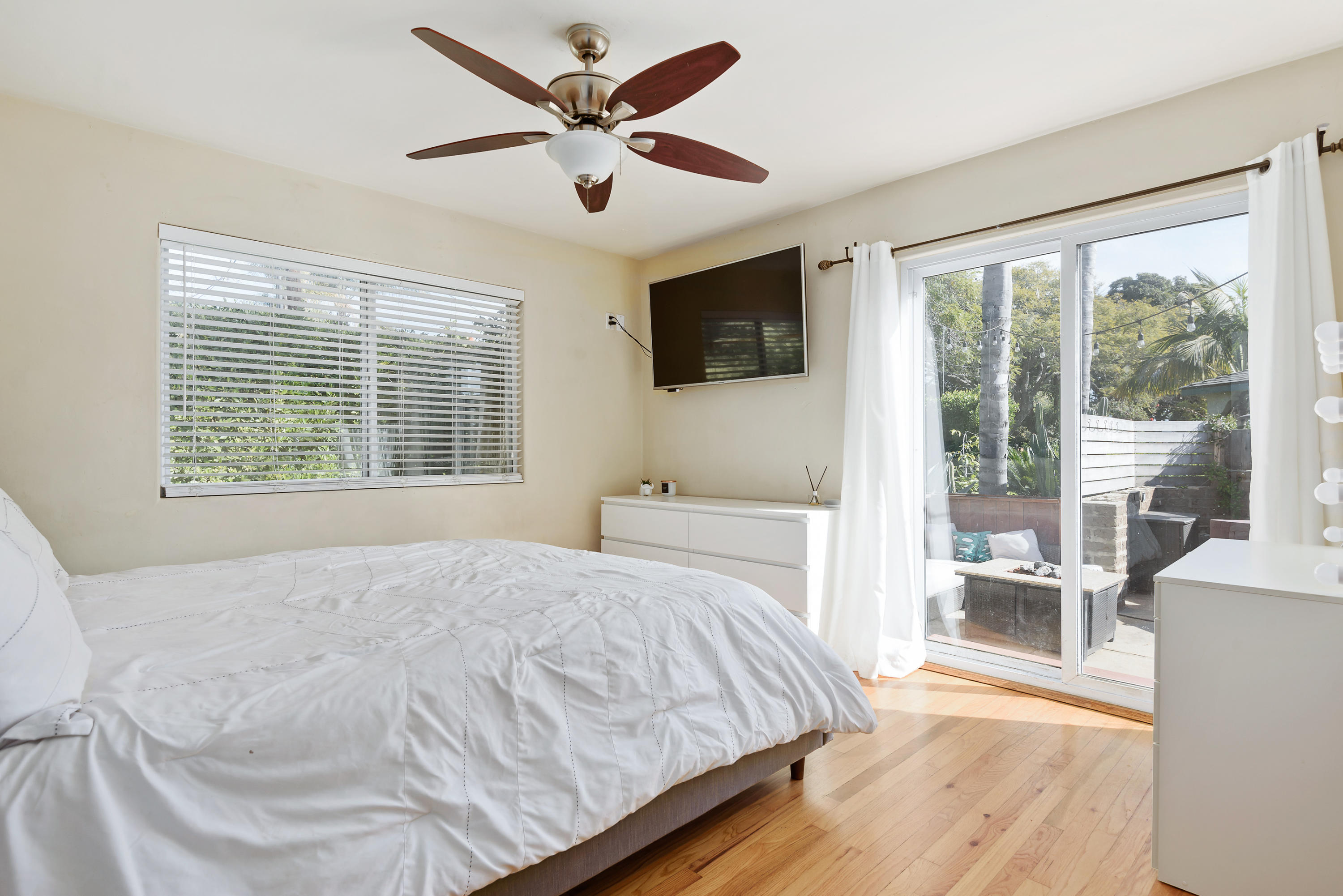 2139 Modoc Road Santa Barbara, CA 93101 - Photo 12 of 19 Second Bedroom with slider