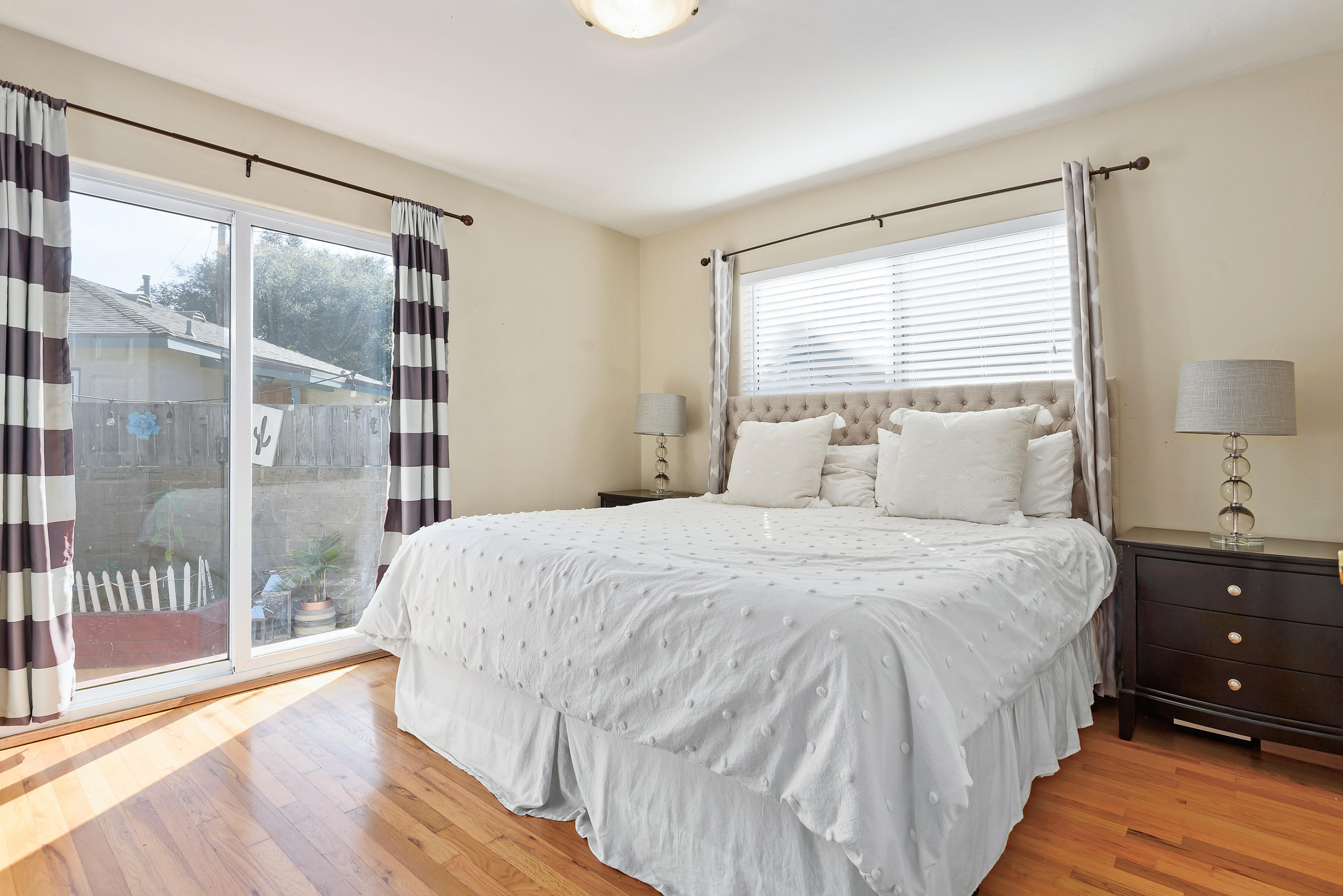 2139 Modoc Road Santa Barbara, CA 93101 - Photo 10 of 19 Bed 1 w/ slider to the patio