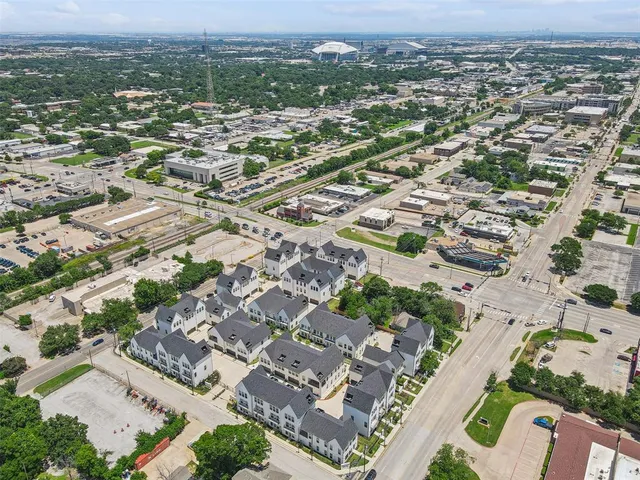 $389,900 | 128 Gdn Court West, Arlington, TX 76013