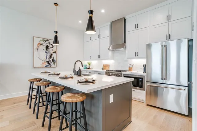 $389,900 | 128 Gdn Court West, Arlington, TX 76013