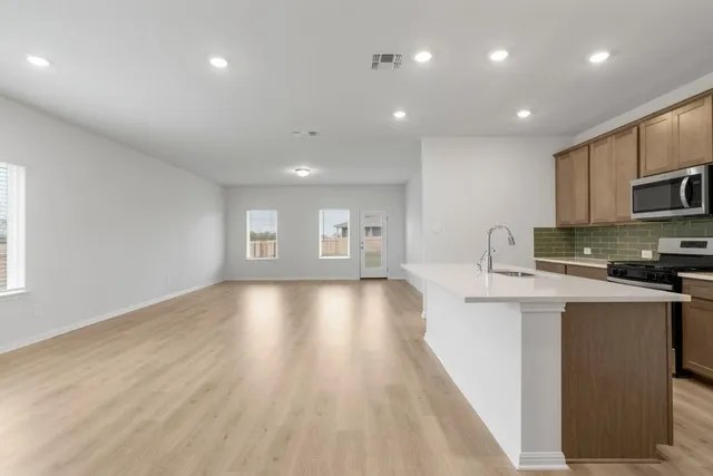 $2,600 | 104 Boondoggle Ridge, Cedar Creek, TX 78612