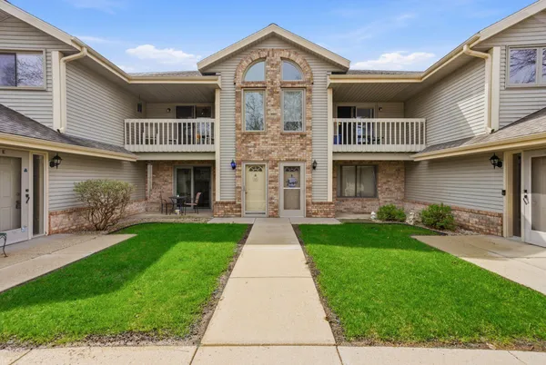 $255,000 | 2112 Woodburn Road, Unit E, Waukesha, WI 53188