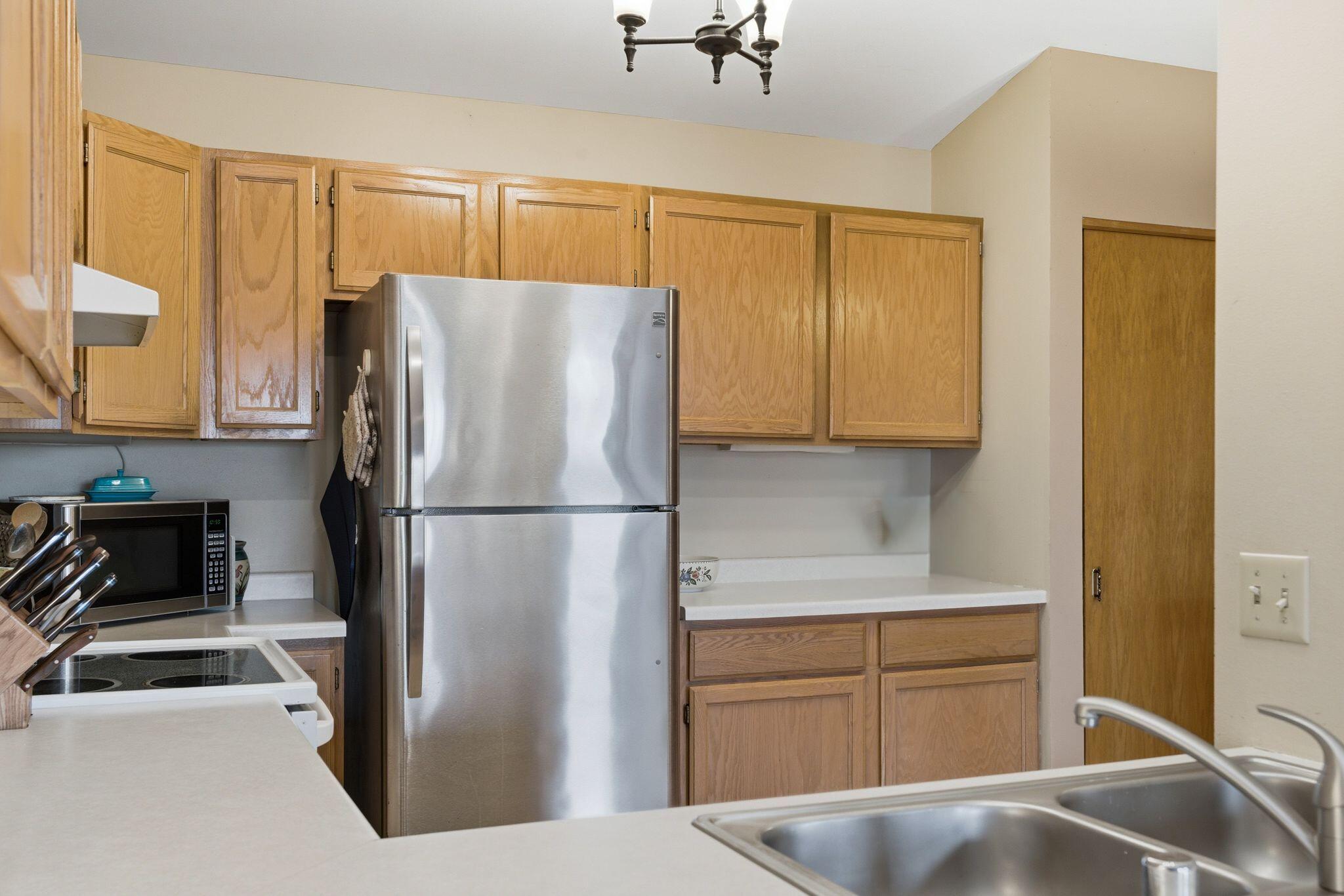 2112 Woodburn Road, Unit E Waukesha, WI 53188 - Photo 14 of 24 Kitchen