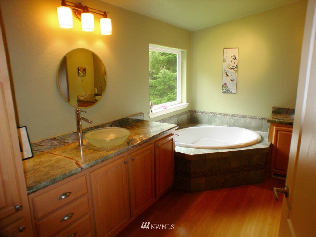 18331 McLean Road Southwest Vashon, WA 98070 - Photo 5 of 13