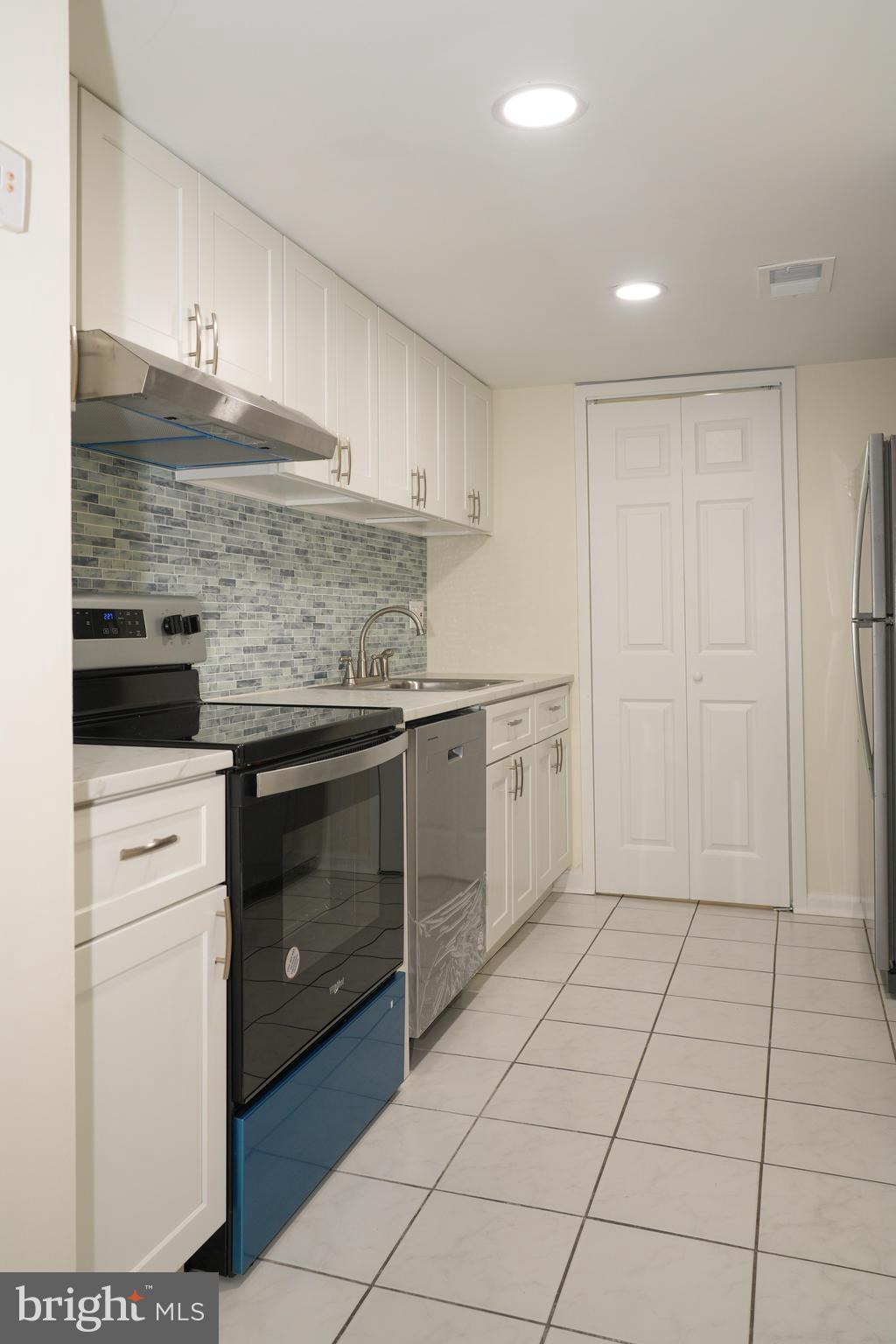 4501 Logsdon Drive, Unit 2 Annandale, VA 22003 - Photo 4 of 33