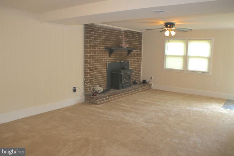 13401 Delaney Road Woodbridge, VA 22193 - Photo 6 of 15 Family Room