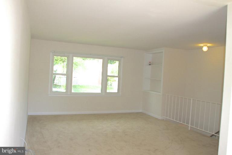 13401 Delaney Road Woodbridge, VA 22193 - Photo 10 of 15 Living Room