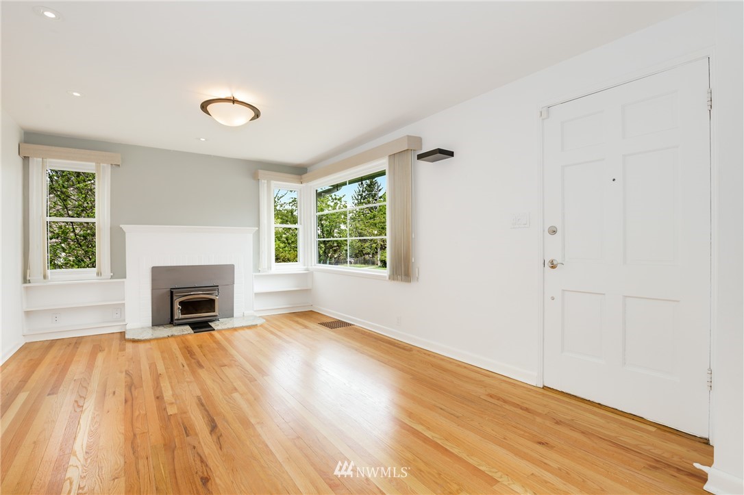 10841 Rustic Road South Seattle, WA 98178 - Photo 4 of 25 Gallery Image 4