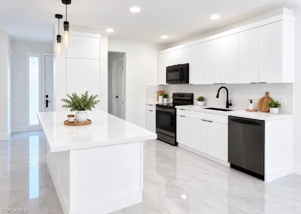 $579,900 | 4201 32nd Avenue Southwest, Naples, FL 34116