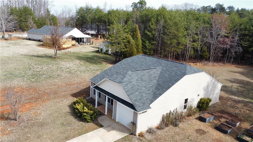 125 Delia Run Madison, NC 27025 - Photo 3 of 37