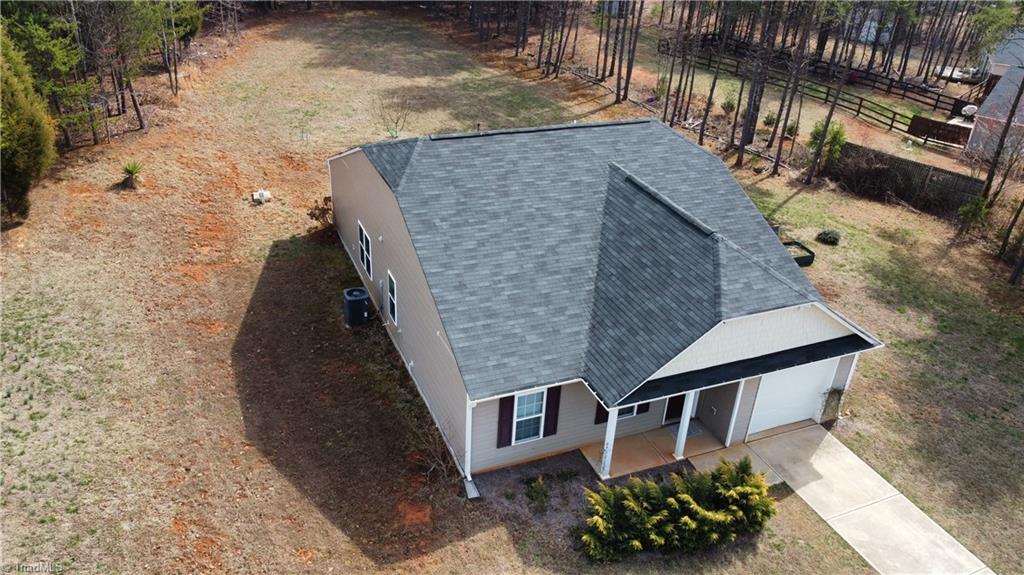 125 Delia Run Madison, NC 27025 - Photo 4 of 37