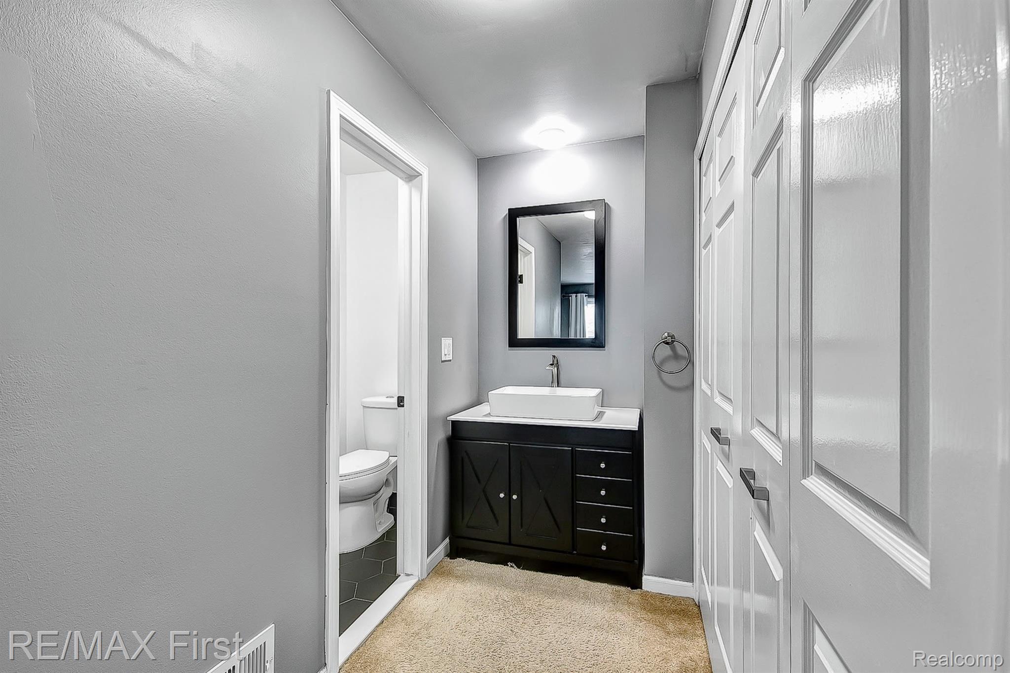 148 Stratford Lane Rochester, MI 48309 - Photo 17 of 23 masterbath.jpg