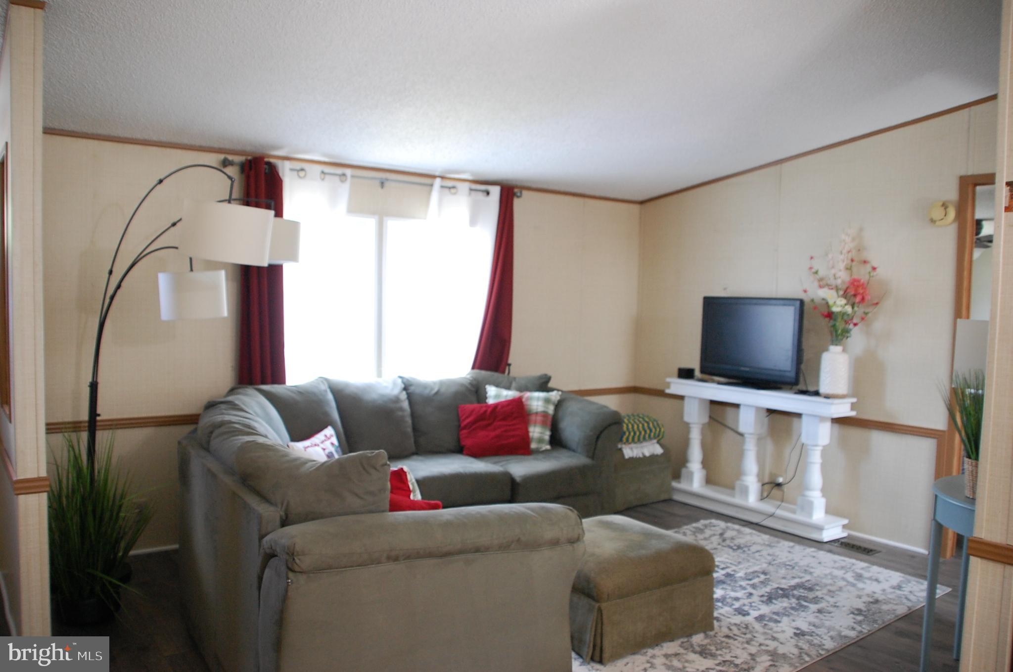 10505 Cedarville Road Brandywine, MD 20613 - Photo 7 of 36 Living Room