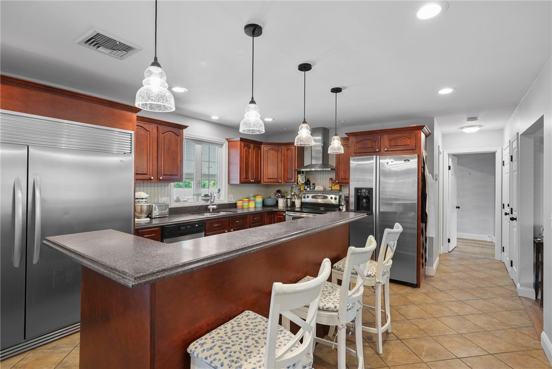 26 Ridgeside Lane Tiverton, RI 02878 - Photo 8 of 34 Gallery Image 8