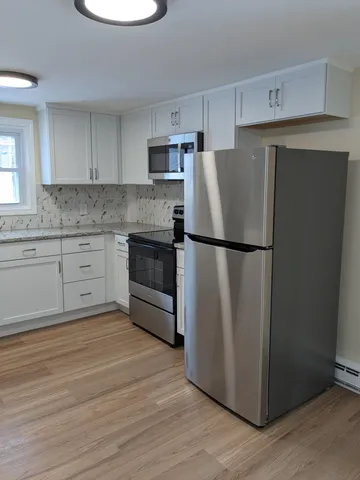 $2,700 | 82 High Street, Stratham, NH 03885