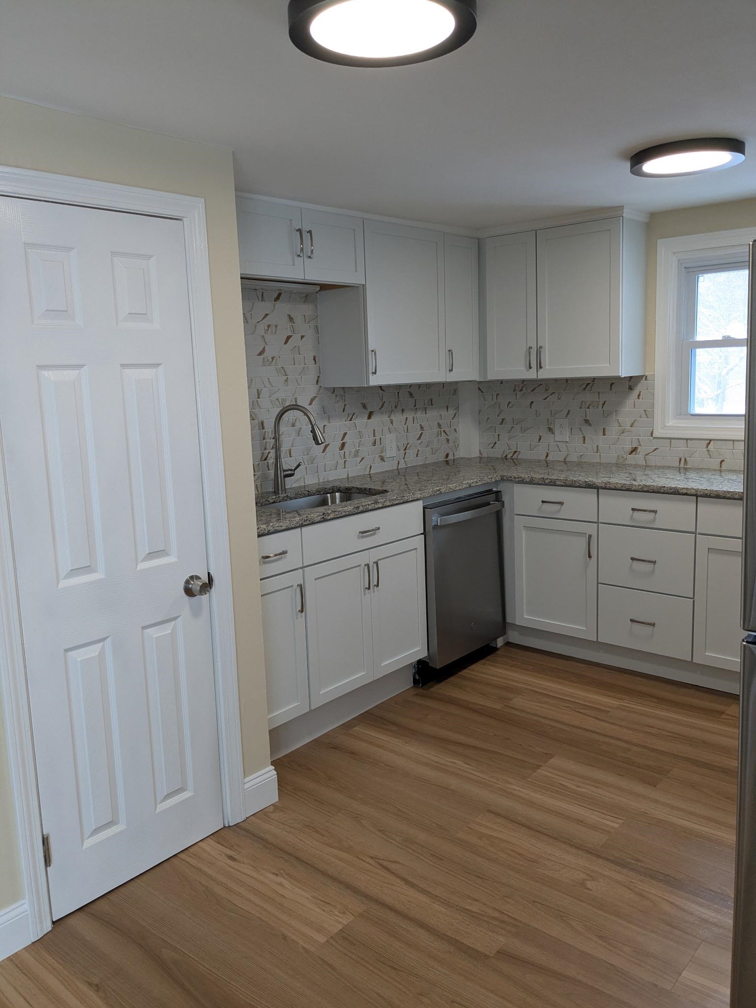 82 High Street Stratham, NH 03885 - Photo 3 of 17