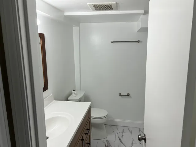 $2,700 | 82 High Street, Stratham, NH 03885