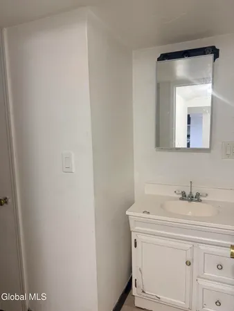 $3,000 | 786 New Scotland Avenue, Albany, NY 12208