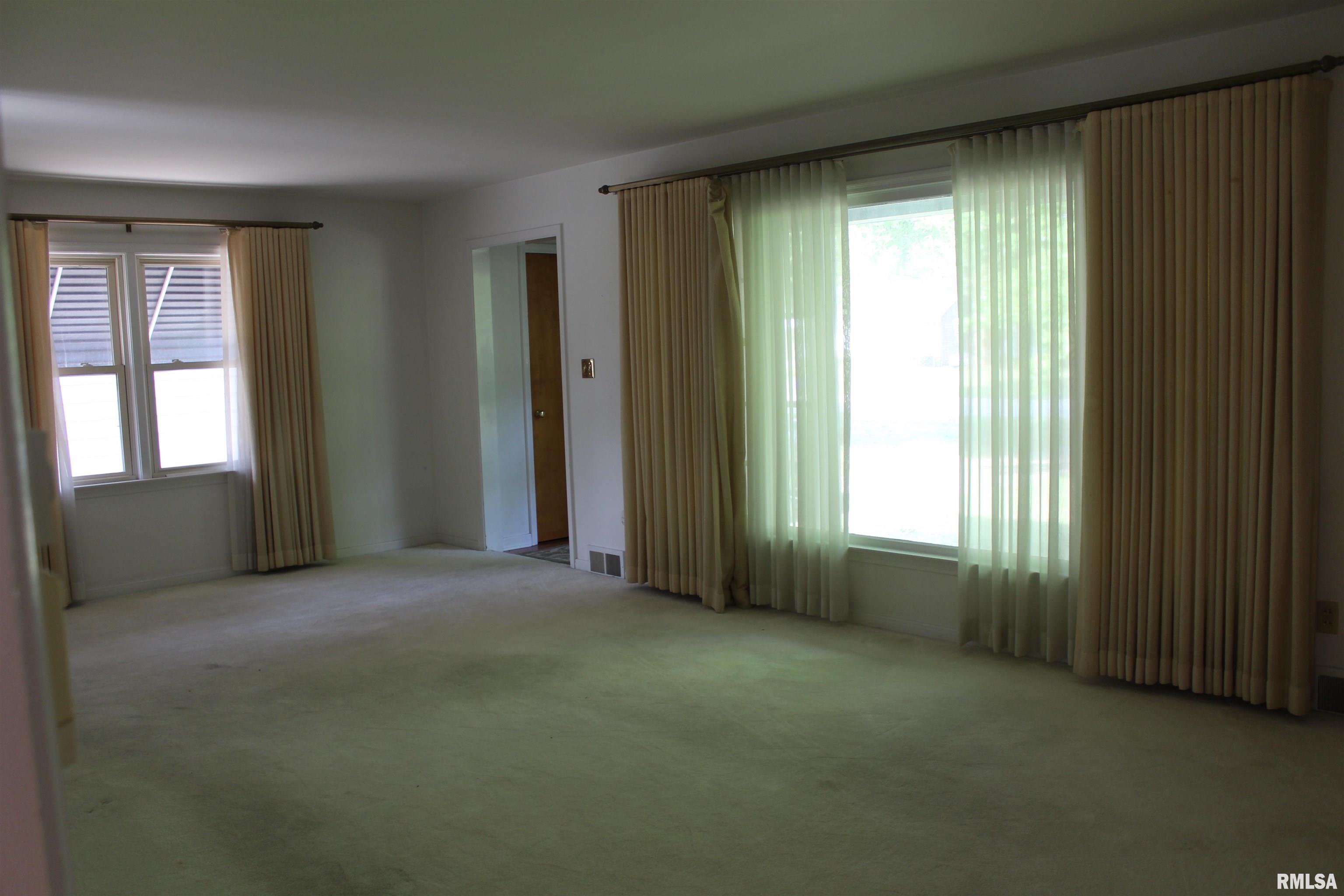 2518 South Walnut Street Springfield, IL 62704 - Photo 3 of 29