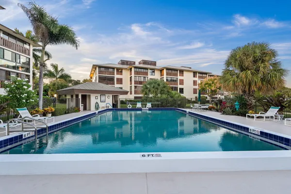 $275,000 | 160 Southeast St Lucie Boulevard, Unit 402A, Stuart, FL 34996