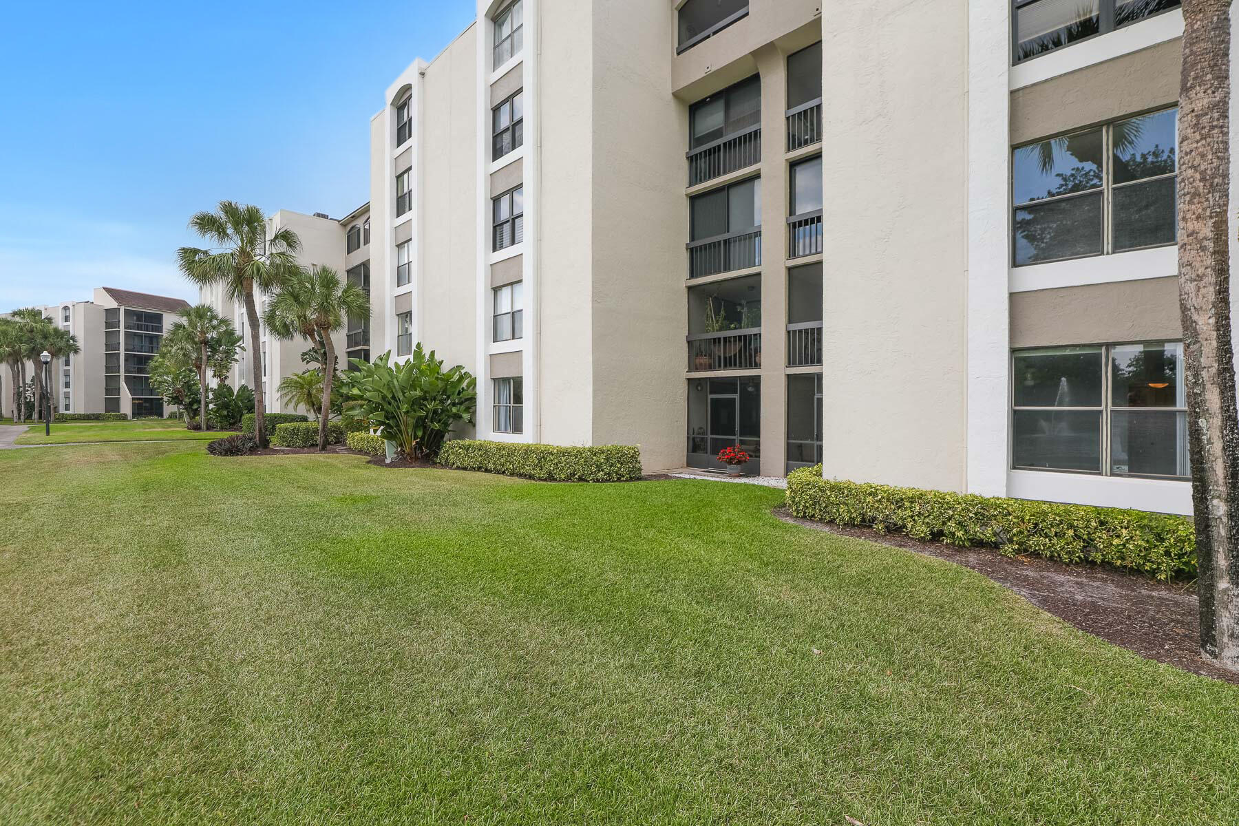 1915 Lavers Circle, Unit E103 Delray Beach, FL 33444 - Photo 30 of 41 Photo-37