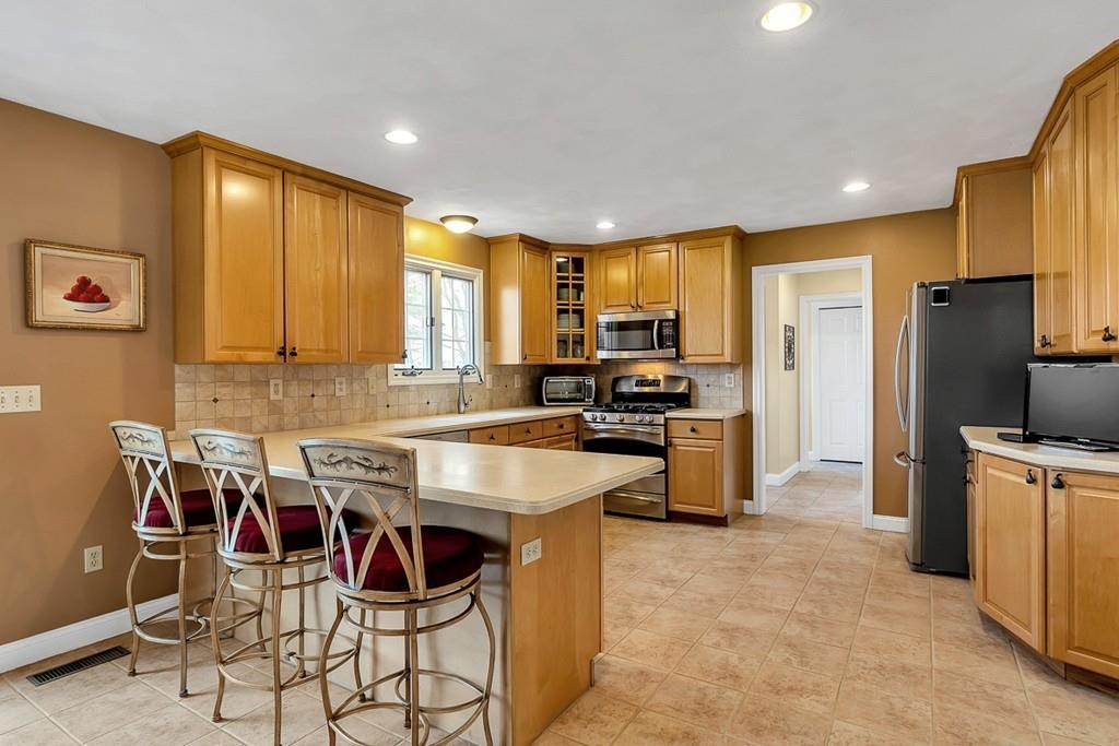 32 Hamilton Road Peabody, MA 01960 - Photo 11 of 42 Gallery Image 11