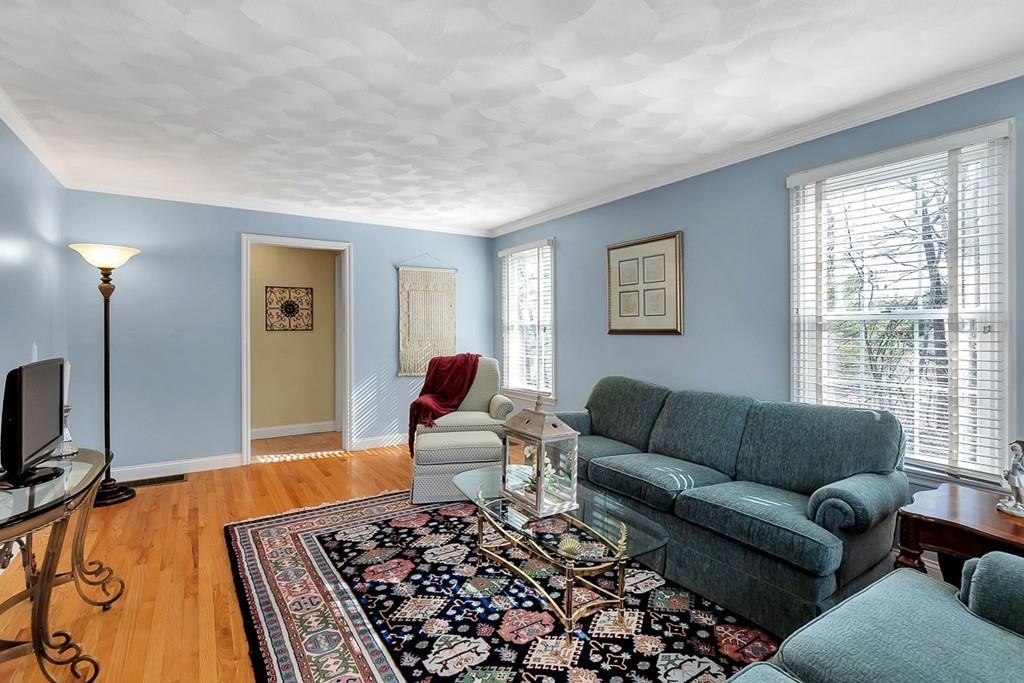 32 Hamilton Road Peabody, MA 01960 - Photo 5 of 42 Gallery Image 5