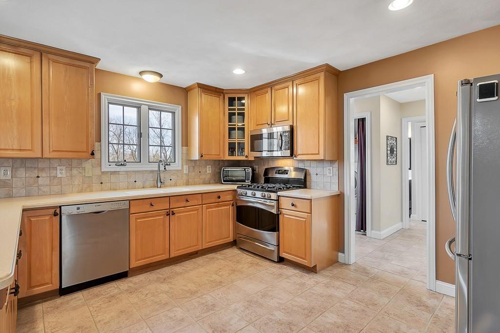 32 Hamilton Road Peabody, MA 01960 - Photo 8 of 42 Gallery Image 8