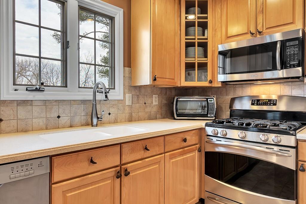 32 Hamilton Road Peabody, MA 01960 - Photo 9 of 42 Gallery Image 9