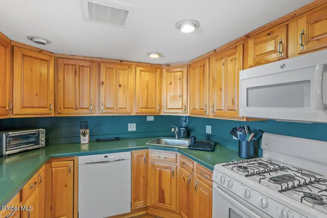 $799,999 | 858 South Shore Road, Edinburg, NY 12134