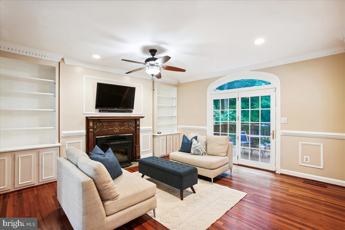 12221 Chapel Road Clifton, VA 20124 - Photo 24 of 93 Family Room with Double Door to Deck.