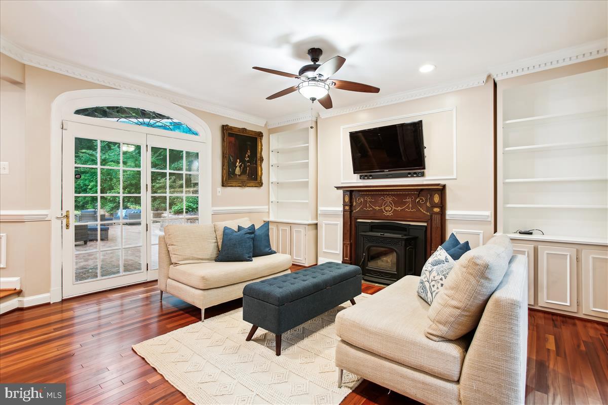 12221 Chapel Road Clifton, VA 20124 - Photo 25 of 93 Family Room with Built-Ins.