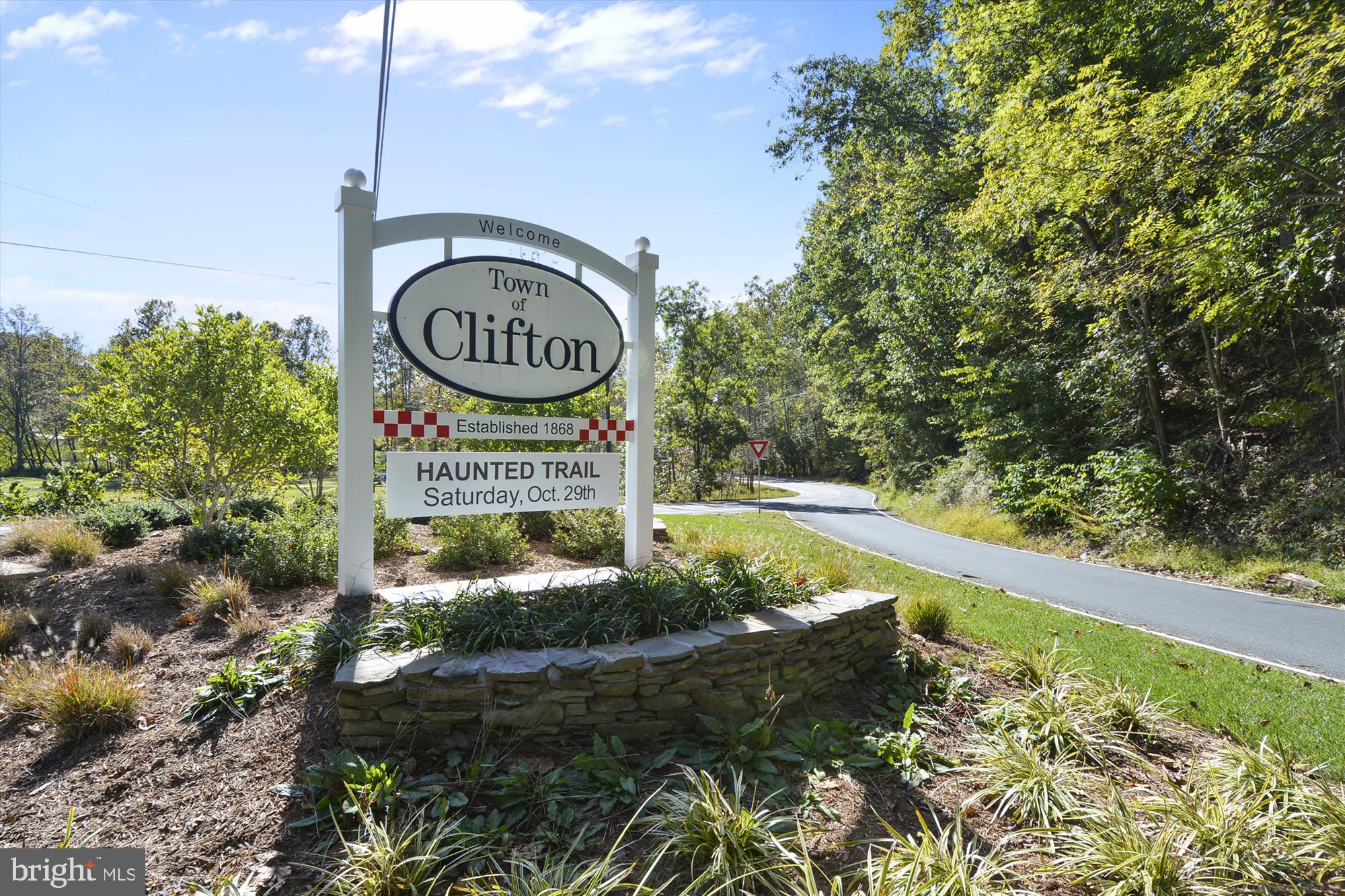 12221 Chapel Road Clifton, VA 20124 - Photo 88 of 93 1 Mile from Clifton Shops & Restaurants.