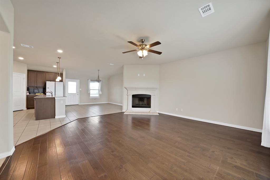 115 Springwood Ranch Loop Springtown, TX 76082 - Photo 4 of 25