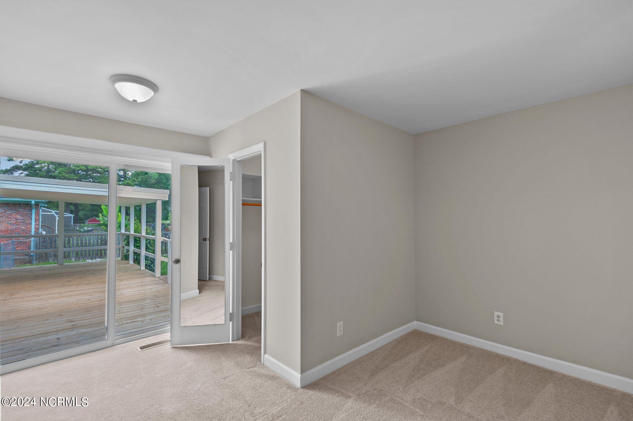 405 Rockledge Road New Bern, NC 28562 - Photo 18 of 35 Ensuite Door to the Deck