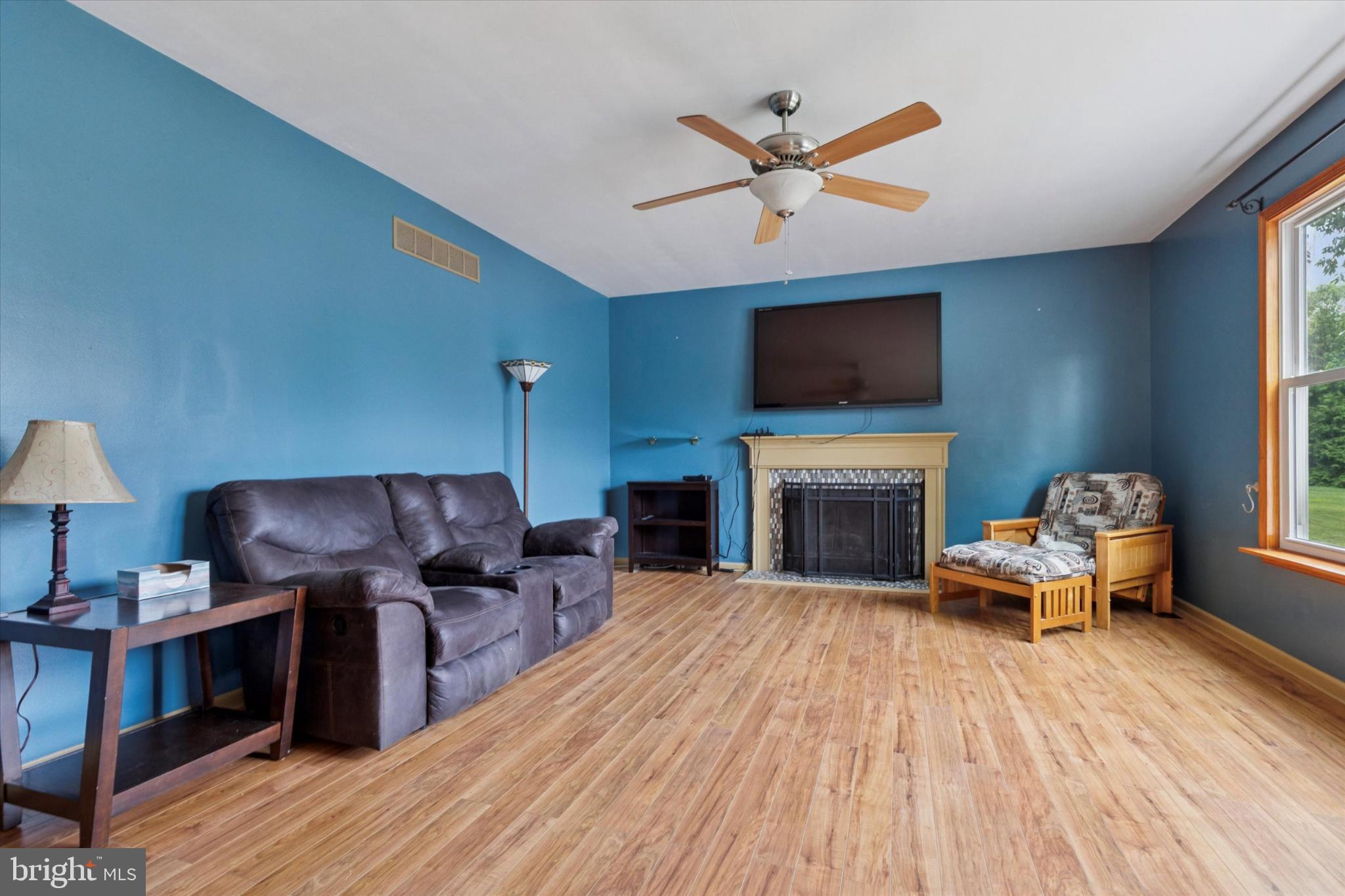 227 Beech Lane Perkasie, PA 18944 - Photo 10 of 34 Bright and inviting living space with charm.