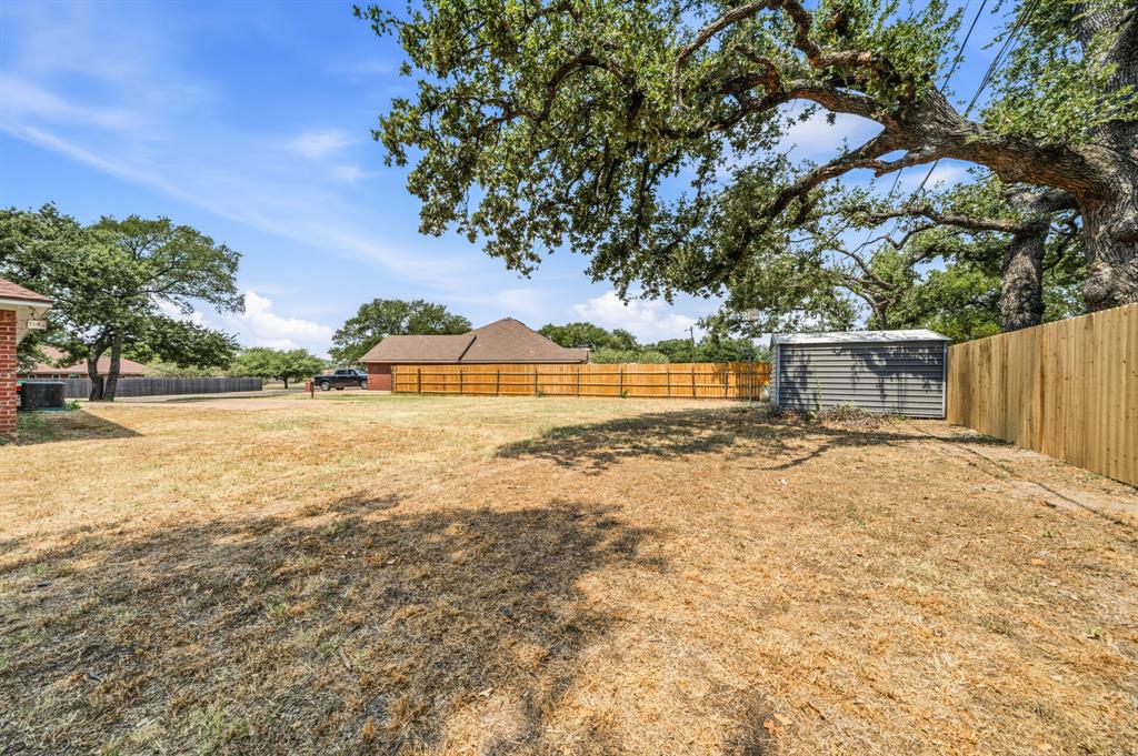 1111 Springhill Street Bellmead, TX 76705 - Photo 9 of 40 Gallery Image 9