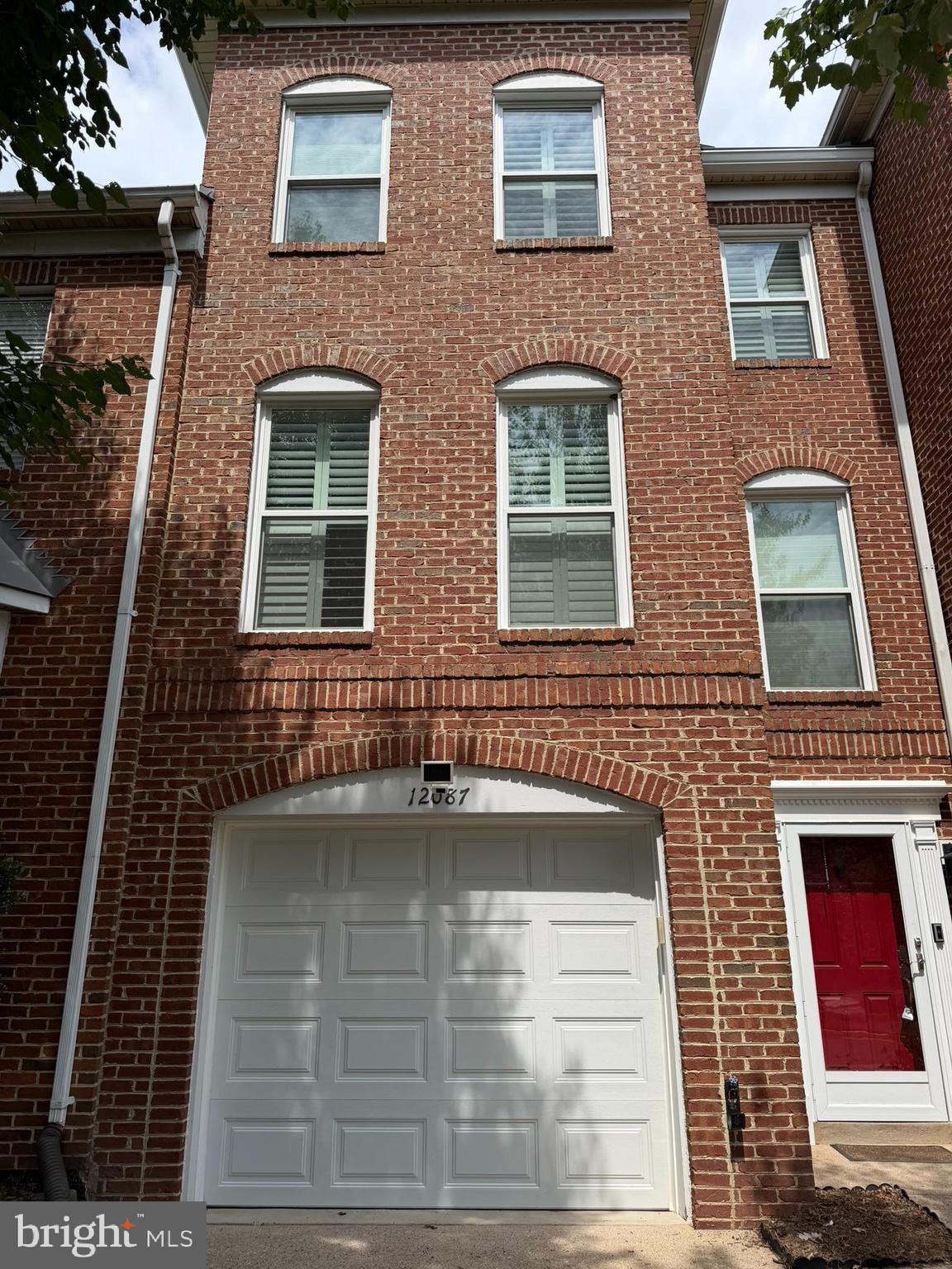12087 Edgemere Circle Reston, VA 20190 - Photo 3 of 4