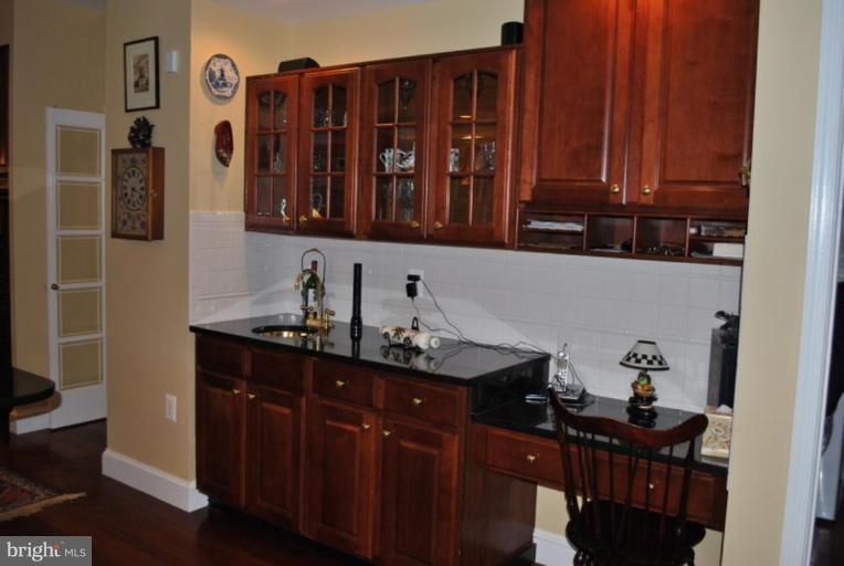 509 Brindley Place Southwest Leesburg, VA 20175 - Photo 12 of 30 Beautiful Wet Bar w/ Copper Bowl Sink & Msg Cntr