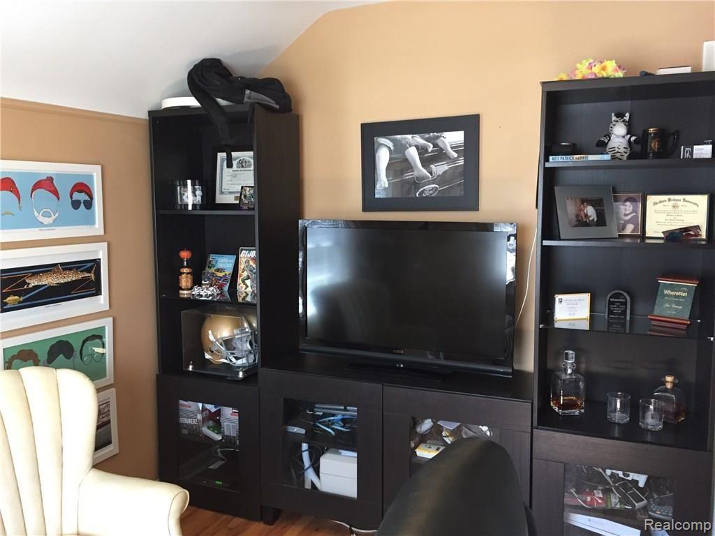 1580 Oxford Road Grosse Pointe, MI 48236 - Photo 22 of 23 Bedroom used as office 3.JPG