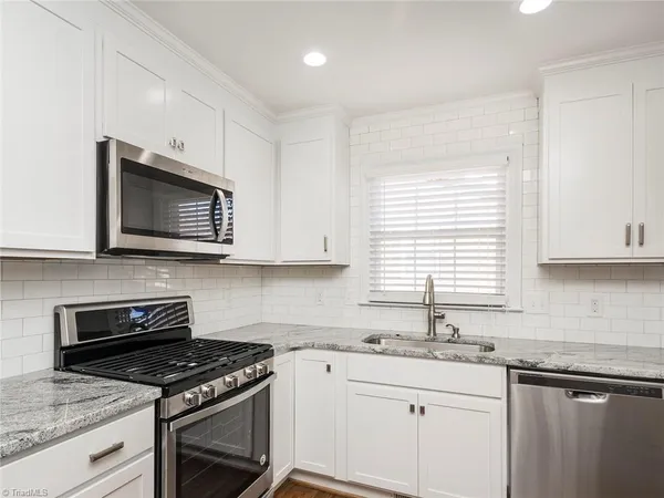 $2,300 | 3 Pall Mall Place, Greensboro, NC 27455