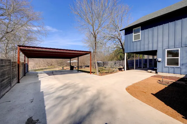 $415,000 | 739 Pear Street, Lockhart, TX 78644