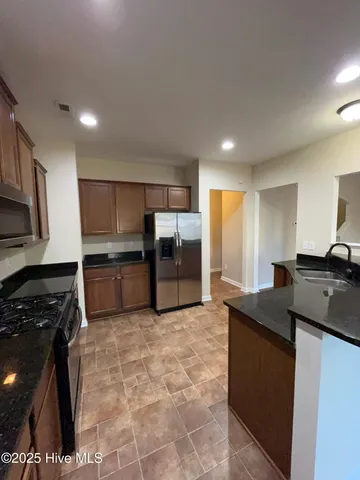 $1,750 | 104 Stone Gate, Jacksonville, NC 28546