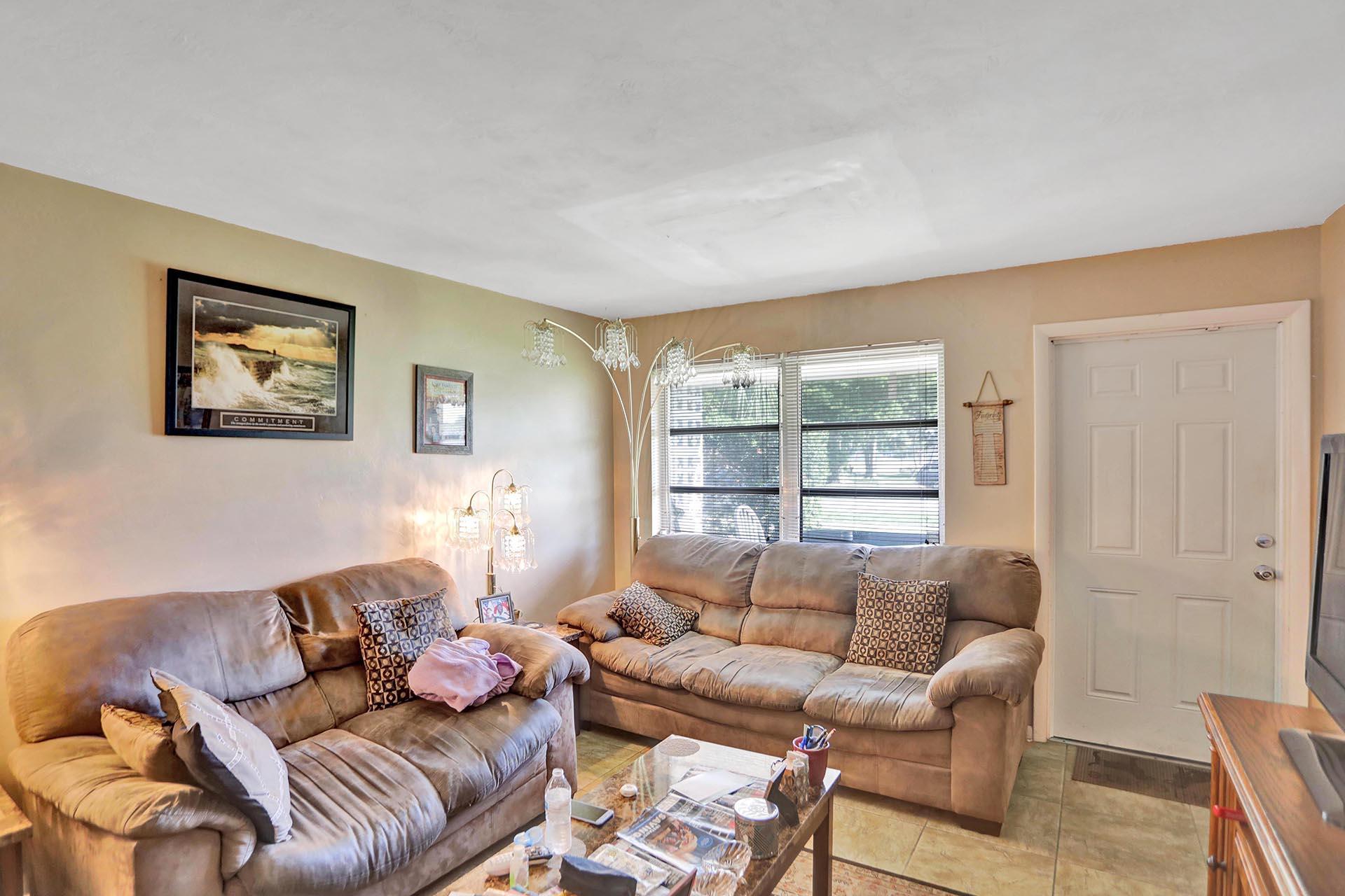 591 Silver Beach Road Riviera Beach, FL 33403 - Photo 10 of 29 G87A4093