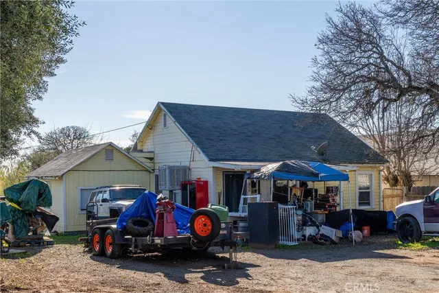 a view of a car park in front of house