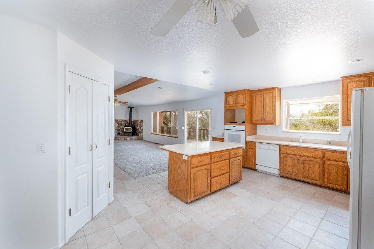 28486 Margaret Road Coarsegold, CA 93614 - Photo 16 of 61 Gallery Image 16
