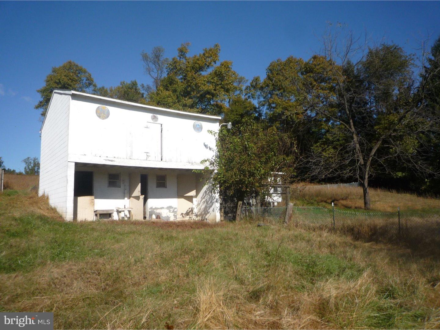 413 Hunters Road Mohnton, PA 19540 - Photo 3 of 17