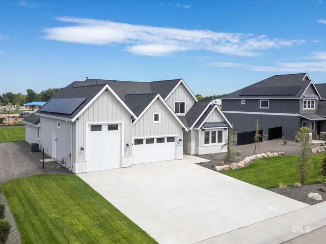$924,900 | 7162 East Osprey Ests Drive, Nampa, ID 83686