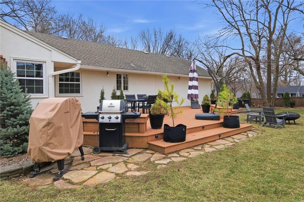 9428 Wenonga Road Leawood, KS 66206 - Photo 37 of 44