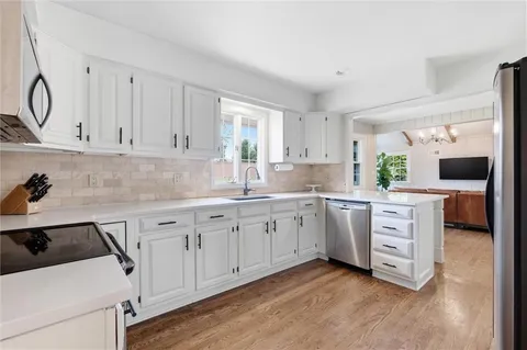 $615,000 | 9428 Wenonga Road, Leawood, KS 66206